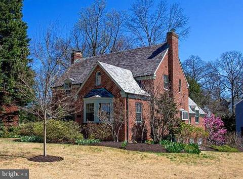 6901 Pineway, University Park, MD 20782