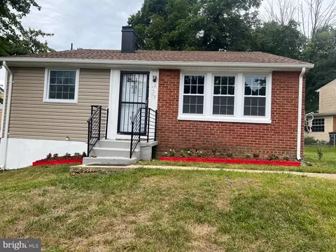 7800 Elroy Pl, Oxon Hill, MD 20745