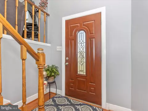8603 Briarwood Ct, Laurel, MD 20708 photo 2