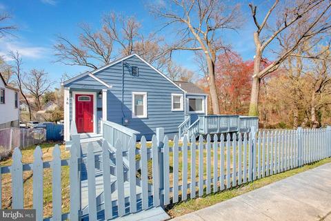 16 Vale Pl, Capitol Heights, MD 20743