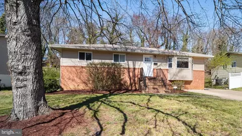 5512 Helmont Dr, Oxon Hill, MD 20745