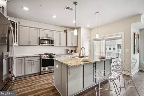 9645 Block St, Lanham, MD 20706 photo 14