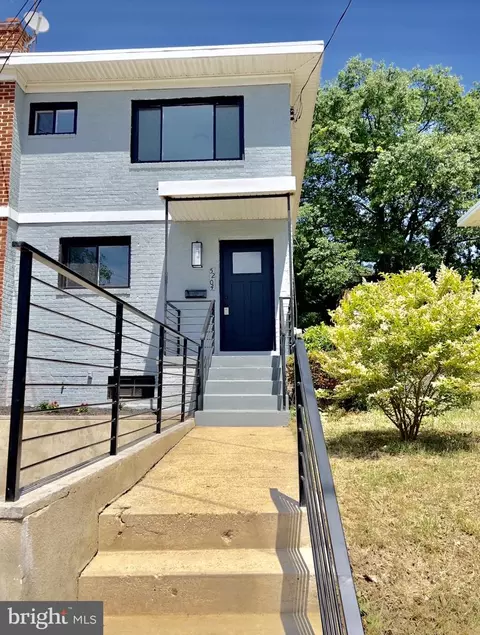 5204 Kenmont Rd, Oxon Hill, MD 20745
