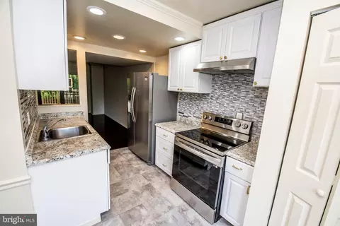 6912 Woodstream Ln, Lanham, MD 20706 photo 5