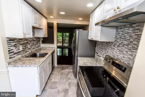 6912 Woodstream Ln, Lanham, MD 20706 photo 6