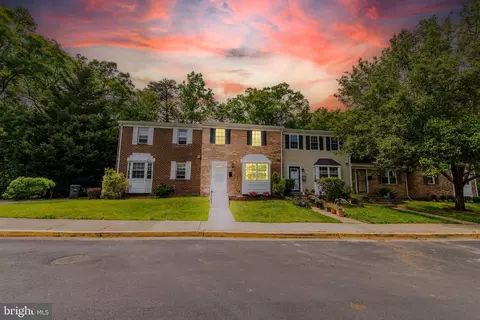 6912 Woodstream Ln, Lanham, MD 20706 photo 2