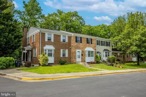 6912 Woodstream Ln, Lanham, MD 20706 photo 3