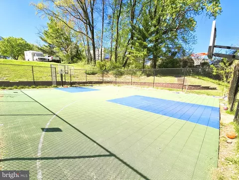 1836 Metzerott Rd #611, Adelphi, MD 20783
