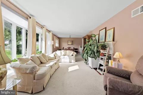 6306 Martins Ln, Lanham, MD 20706 photo 3