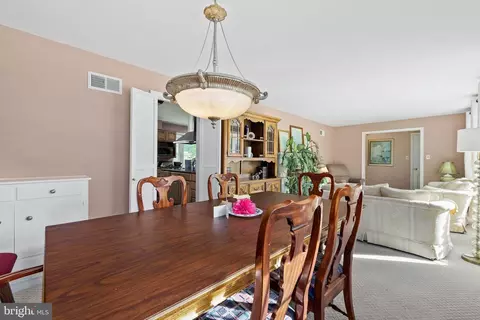 6306 Martins Ln, Lanham, MD 20706 photo 6