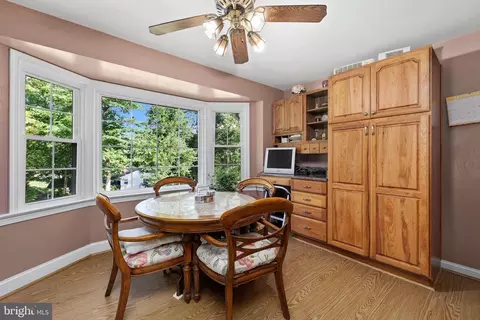 6306 Martins Ln, Lanham, MD 20706 photo 9