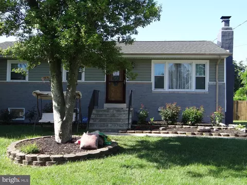 1815 Thornton Dr, Fort Washington, MD 20744