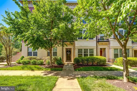 620 Overlook Park Dr #86, Oxon Hill, MD 20745