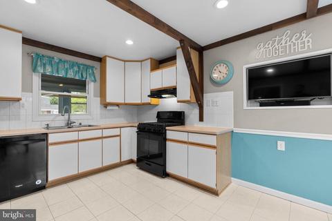 12206 Mackell Ln, Bowie, MD 20715 photo 9