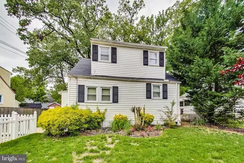 5804 Eastpine Dr, Riverdale, MD 20737