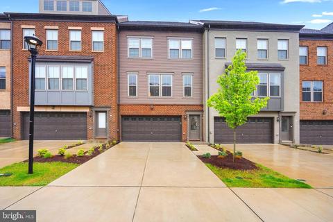 9515 Capital Ln, Upper Marlboro, MD 20774