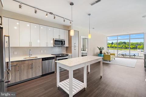 145 Riverhaven Dr #417, Oxon Hill, MD 20745