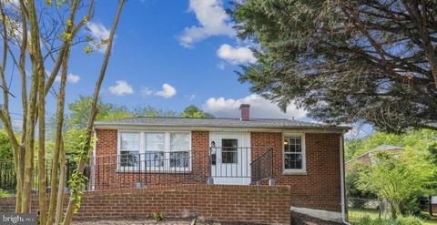 518 Sandy Pl, Oxon Hill, MD 20745