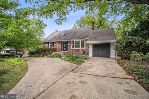5817 Runford Dr, New Carrollton, MD 20784