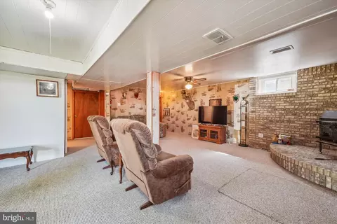 Living - 15200 Croom Rd, Brandywine, MD 20613 photo 6 of 7