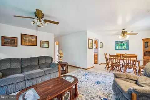 Living - 15200 Croom Rd, Brandywine, MD 20613 photo 3 of 7
