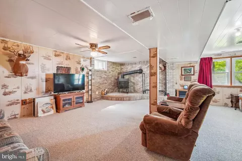 Living - 15200 Croom Rd, Brandywine, MD 20613 photo 5 of 7