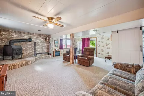 Living - 15200 Croom Rd, Brandywine, MD 20613 photo 4 of 7