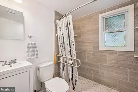 Bath - 15200 Croom Rd, Brandywine, MD 20613 photo 2 of 2