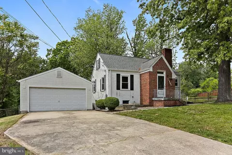 8201 Comet Dr, Fort Washington, MD 20744