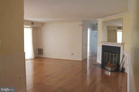 2071 Alice Ave #2071-204, Oxon Hill, MD 20745