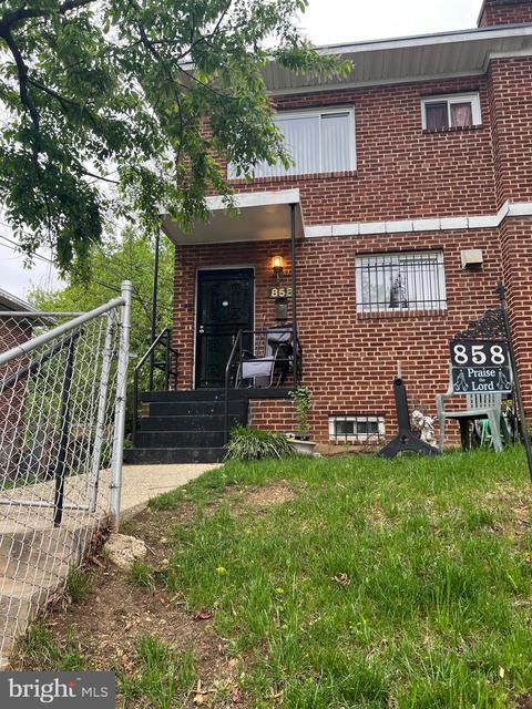 858 Neptune Ave, Oxon Hill, MD 20745