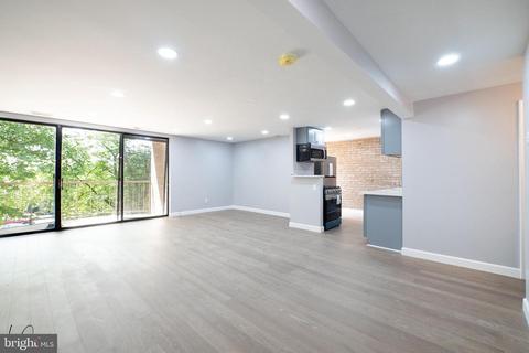 3325 Huntley Square Dr #B-2, Temple Hills, MD 20748