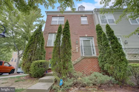 8006 Homefield Dr, Hyattsville, MD 20785