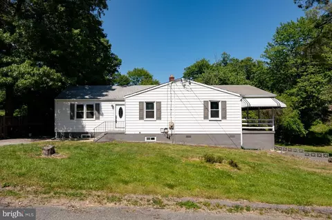 5114 S Barnaby Rd, Temple Hills, MD 20748