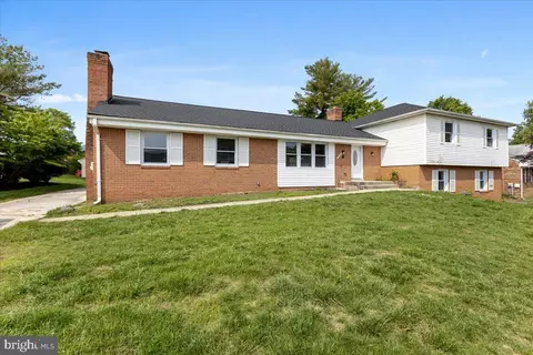 3708 Baskerville Dr, Mitchellville, MD 20721 photo 2