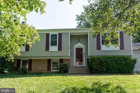 12903 Golden Oak Dr, Laurel, MD 20708