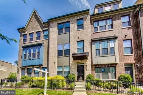 4502 Woodberry St, Riverdale, MD 20737