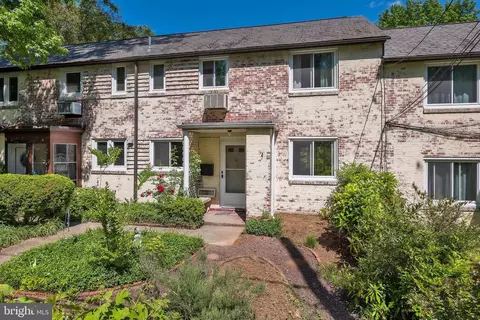 6 Crescent Rd # g, Greenbelt, MD 20770