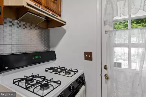 9106 Fowler Ln, Lanham, MD 20706 photo 18
