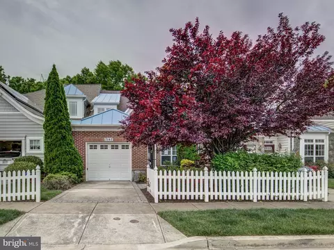 13142 Brooktree Ln, Laurel, MD 20707 photo 2