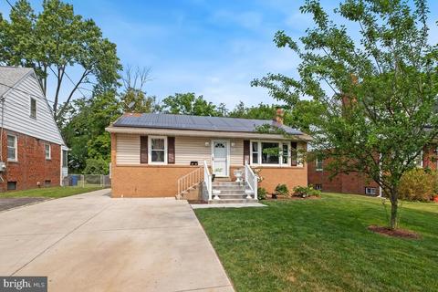 8712 Edmonston Rd, Berwyn Heights, MD 20740