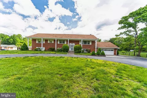 2112 Gadsen Rd, Upper Marlboro, MD 20774