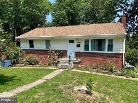 6124 Ruatan St, Berwyn Heights, MD 20740