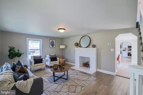7012 Allentown Rd, Temple Hills, MD 20748