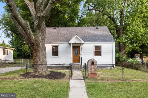 138 N Huron Dr, Oxon Hill, MD 20745