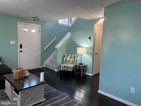 910 Pleasant Hill Ln, Bowie, MD 20716