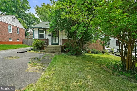 6005 Jamestown Rd, Hyattsville, MD 20782