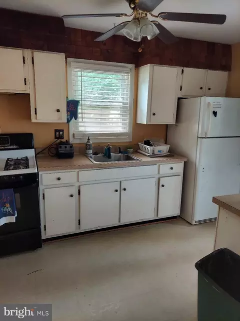 5808 Shepherd Ln, Lanham, MD 20706 photo 2