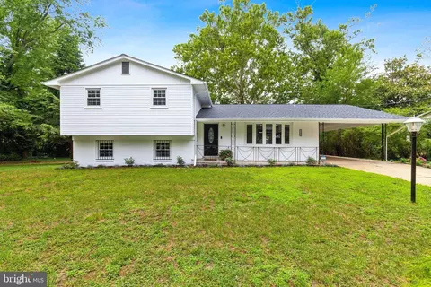 100 Alexandria Dr, Oxon Hill, MD 20745