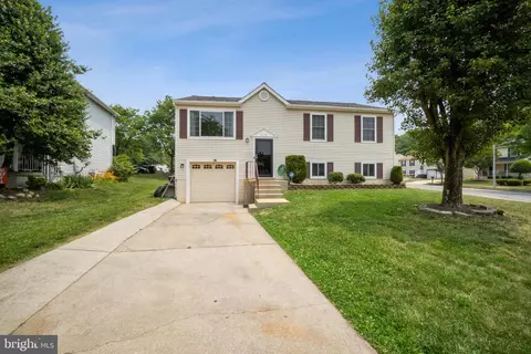 4716 Woodcrest Ct, Suitland, MD 20746